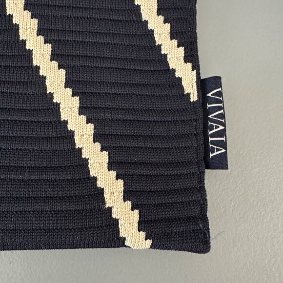 Vivaia The Envelope Lucy Crossbody Bag Purse Adjustable Foldable Chevron Navy - Picture 3 of 7